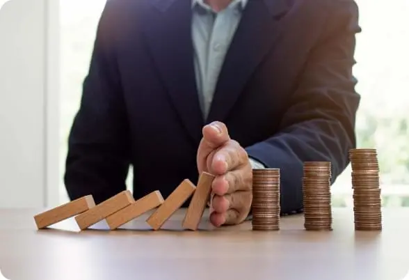 Scène de gestion du risque avec pièces et dominos pour Immediate Evex